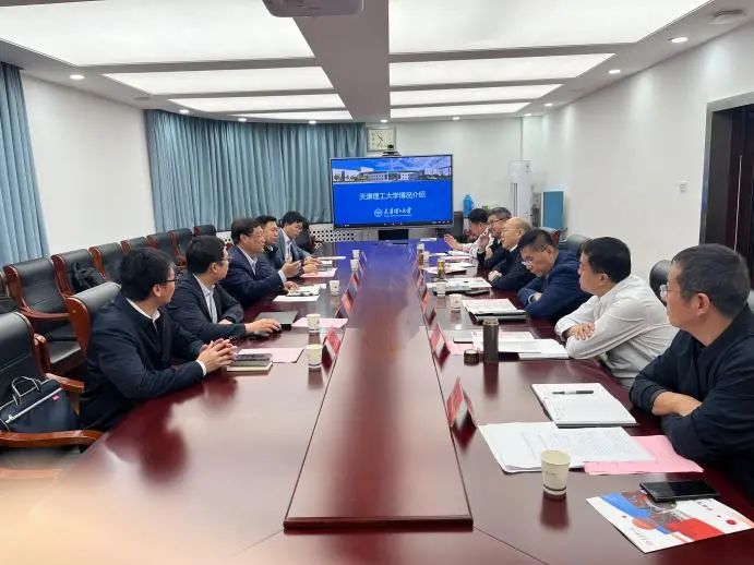 校党委书记刘东志带队赴河北建工集团、河北地质大学调研走访